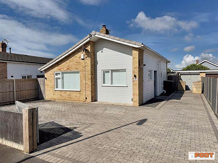 3 Bedroom Detached Bungalow To Rent In Ashwood Close, Hayling Island, PO11