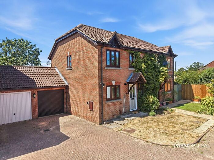 3 Bedroom Semi-Detached House For Sale In Green Close, Epping Green, CM16