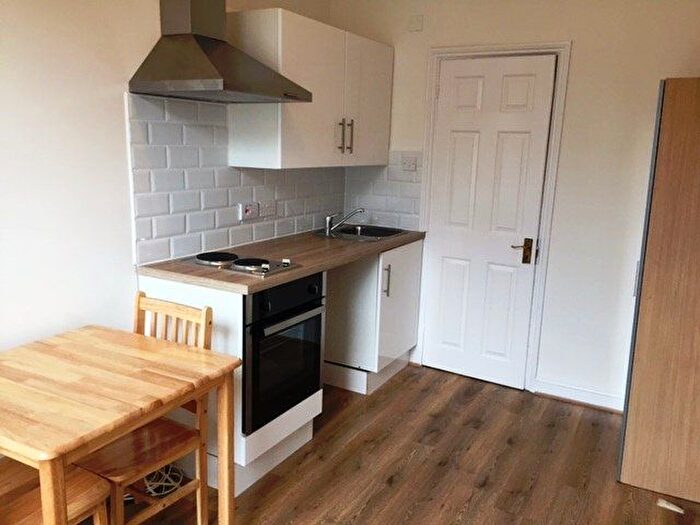 Studio To Rent In Manstone Road, Kilburn, NW2