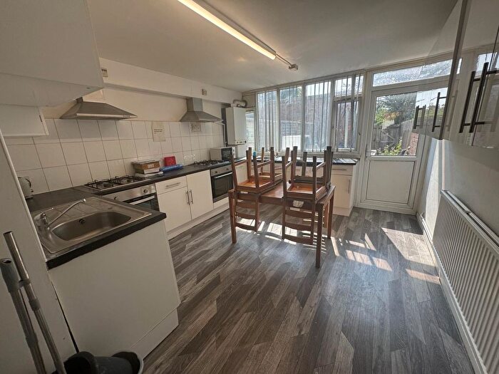 6 Bedroom Terraced House To Rent In Tillett Close, London, NW10