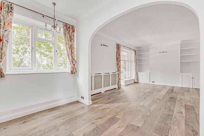 3 Bedroom Flat To Rent In Sheen Court, Richmond, TW10