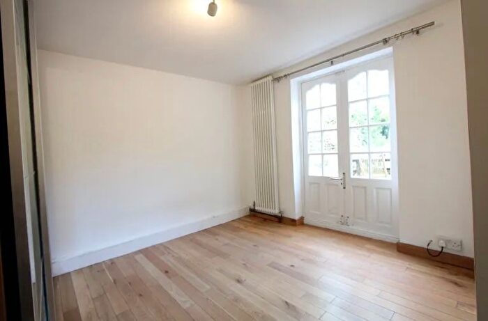 2 Bedroom Flat To Rent In Grove Lane, Camberwell, SE5