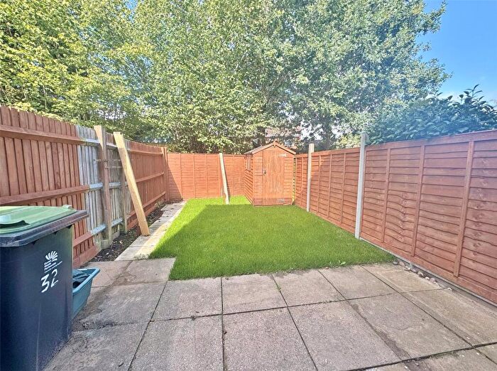 2 Bedroom End Of Terrace House To Rent In Cotswold Close, Verwood, Dorset, BH31