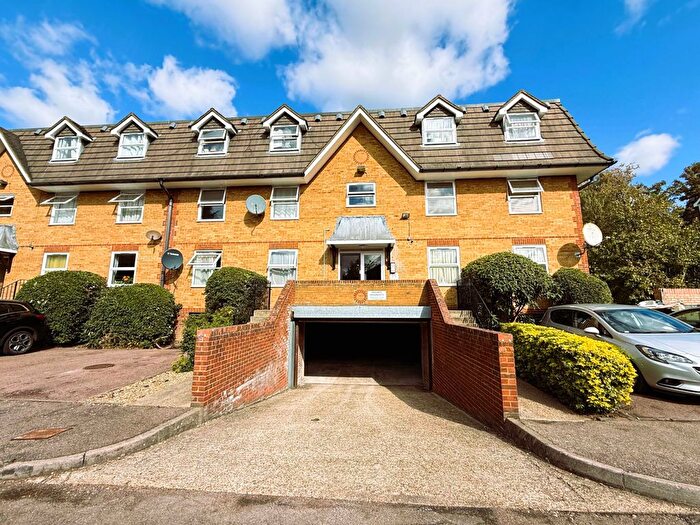 1 Bedroom Flat For Sale In Millstream Close, London, N13