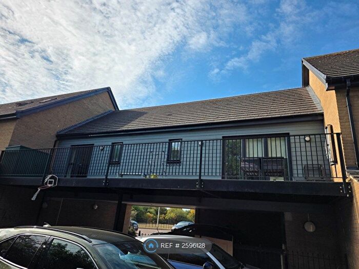 2 Bedroom Flat To Rent In Becket Close, Woodford Green, IG8