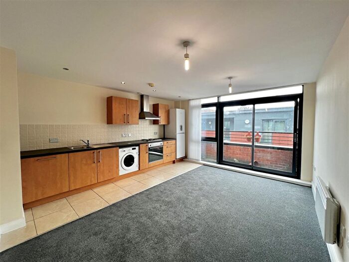 1 Bedroom Flat To Rent In Central Gardens, Benson Street, L1