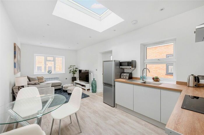 2 Bedroom Flat To Rent In Pitshanger Lane, Ealing, W5