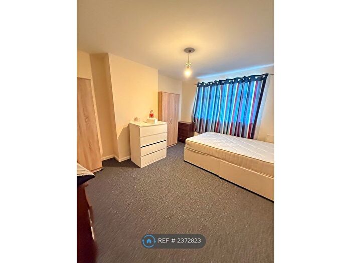 5 Bedroom Semi-Detached House To Rent In Hounslow, Hounslow, TW3