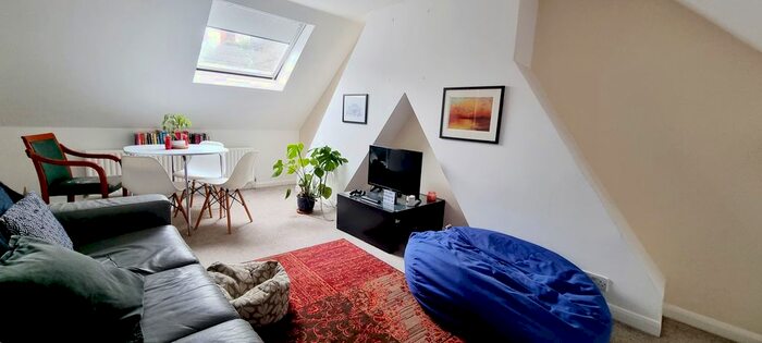 2 Bedroom Flat To Rent In Fernwood Avenue, Streatham, SW16