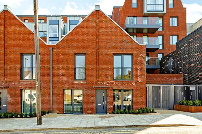 1 Bedroom Flat To Rent In Blairderry Road, London, SW2