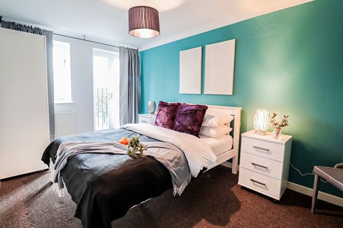 2 Bedroom Flat To Rent In Wellington Way, London, E3