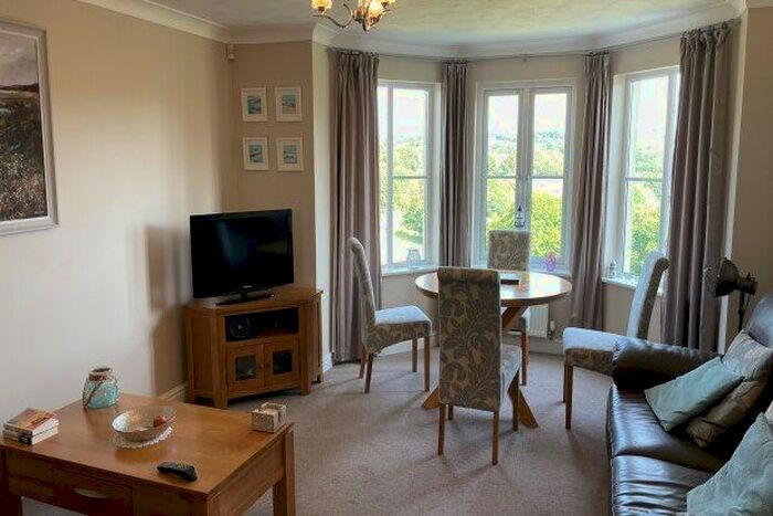 2 Bedroom Flat To Rent In Hill Hay Close, Fowey, PL23
