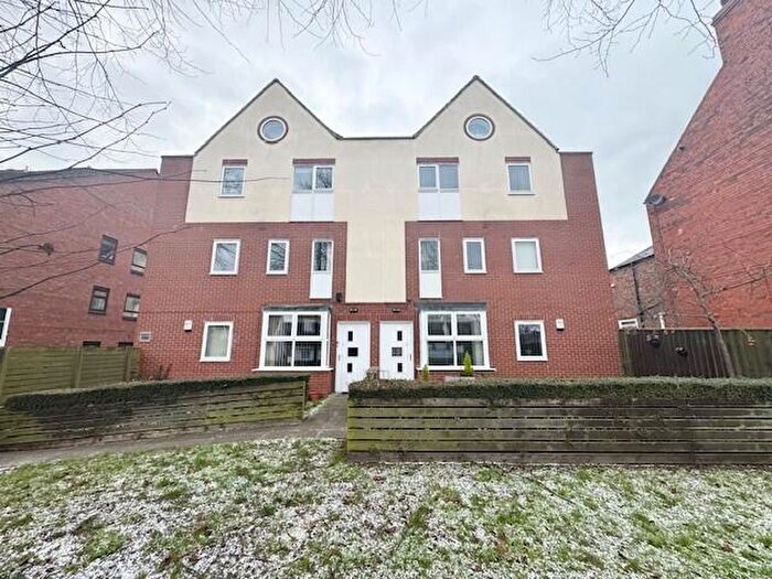 2 Bedroom Flat To Rent In South Lane, Hessle, HU13