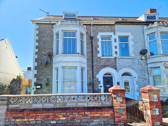 2 Bedroom Maisonette For Sale In South Road, Porthcawl, CF36