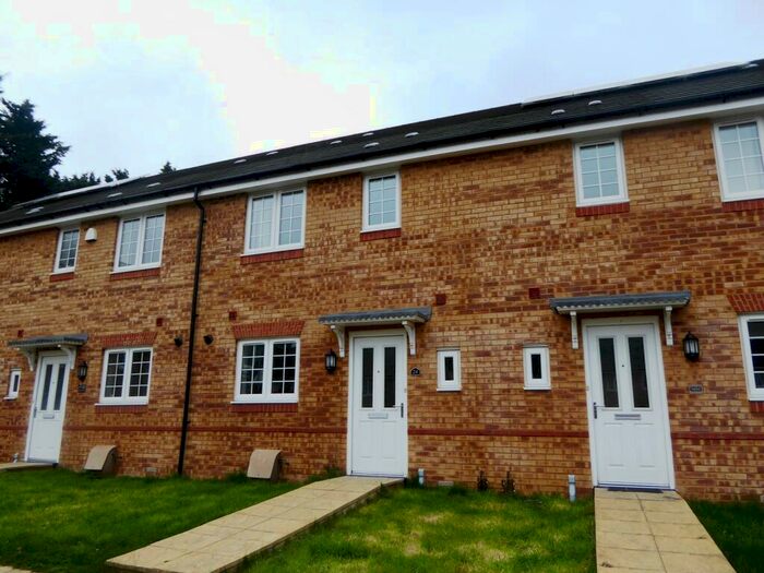 3 Bedroom Terraced House To Rent In George Palmer Close, Reading, RG2