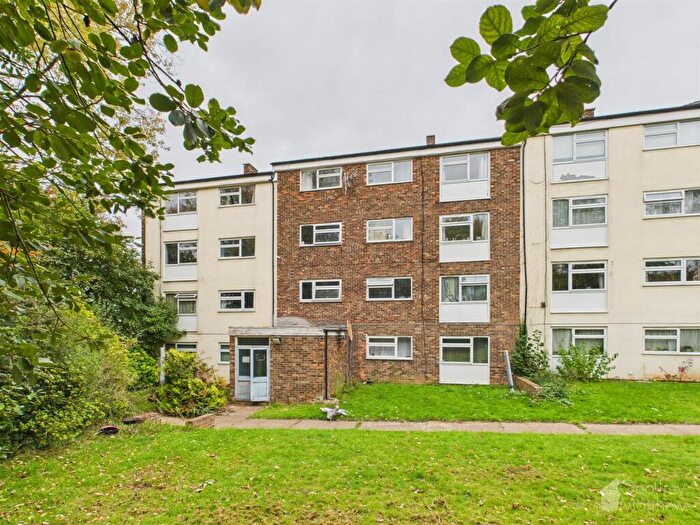 2 Bedroom Flat For Sale In Herons Wood, Harlow, CM20