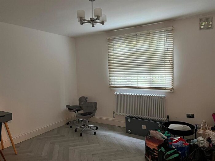 2 Bedroom Maisonette To Rent In Liberty Avenue, Colliers Wood, SW19