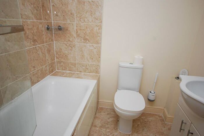 2 Bedroom Apartment To Rent In Farnborough Road, Farnham, Surrey, GU9