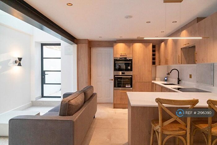 3 Bedroom Flat To Rent In Alderbrook Road, London, SW12