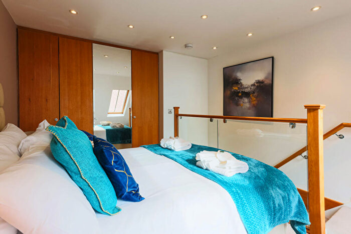 1 Bedroom Mews To Rent In The Nook, CF64
