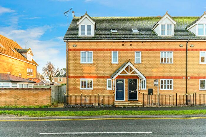 3 Bedroom End Terrace House For Sale In Drift Road, Stamford, PE9