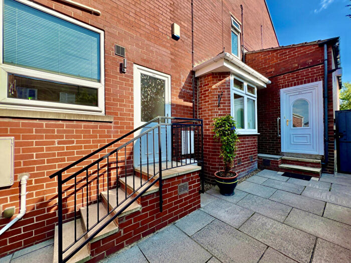 1 Bedroom Apartment To Rent In Huddersfield Road, Barnsley, Barnsley, S75