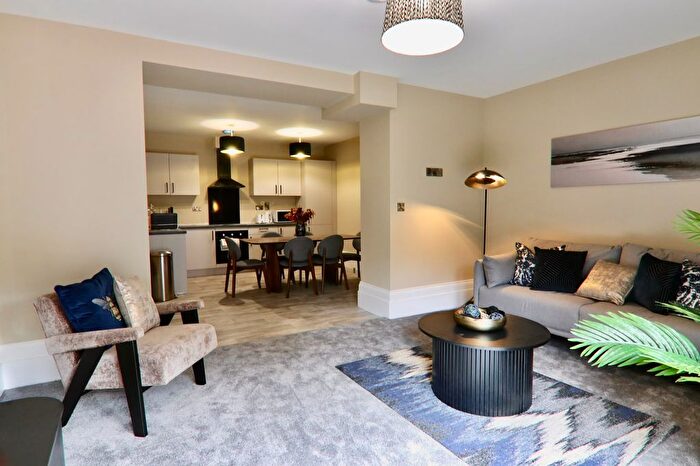 2 Bedroom Flat To Rent In Monarch House, WF1