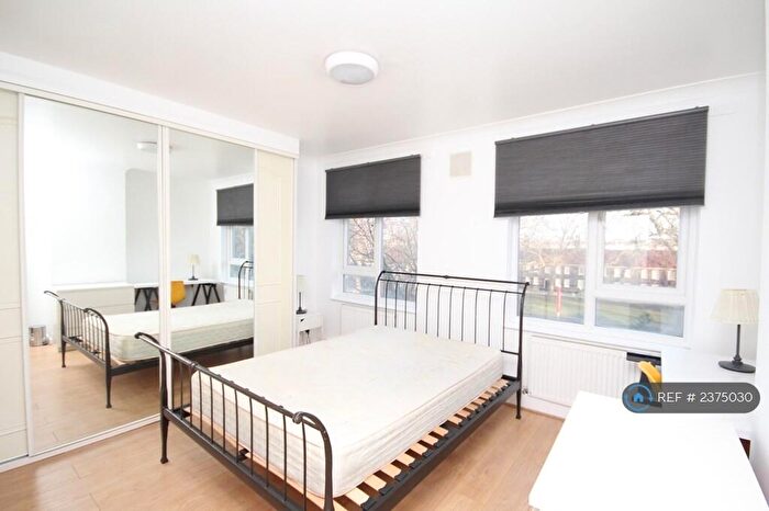 3 Bedroom Flat To Rent In Geffrye Court, London, N1