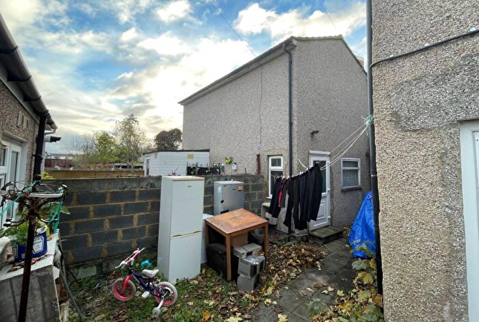 2 Bedroom Detached House For Sale In D Barrington Road, Manor Park, London, E12