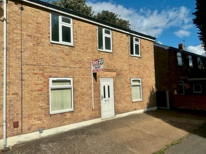 3 Bedroom Semi-Detached House To Rent In Huddersfield Road, Barnsley, S75