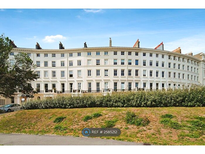 2 Bedroom Flat To Rent In Adelaide Crescent, Hove, BN3