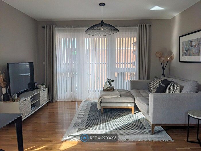 1 Bedroom Flat To Rent In Amber Court, Ruislip, HA4