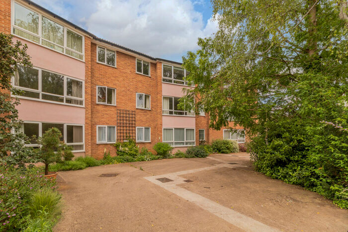 2 Bedroom Flat To Rent In Hawkswell Gardens, Oxford, OX2