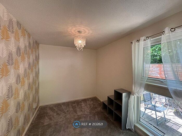 4 Bedroom Semi-Detached House To Rent In Halliday Close, Birchwood, Warrington, WA3