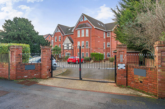 2 Bedroom Flat For Sale In Elwyn Road, Exmouth, Devon, EX8