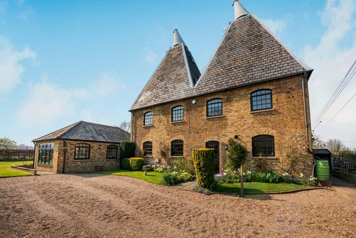 4 Bedroom Semi-Detached House For Sale In Ospringe, Faversham, Kent, ME13