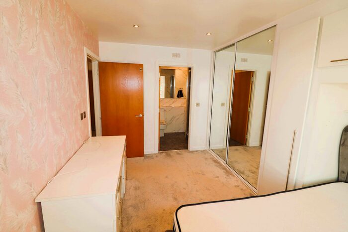 2 Bedroom Flat To Rent In Monarch Way, Ilford, IG2