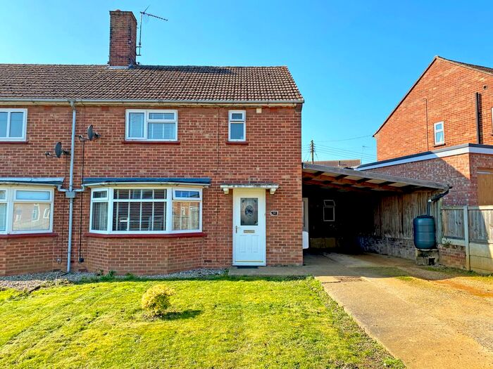 3 Bedroom Semi-Detached House For Sale In Bedingfield Crescent, Halesworth, IP19