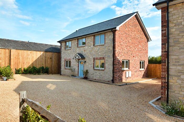 4 Bedroom Detached House For Sale In Hampton Mews, Havenstreet, PO33