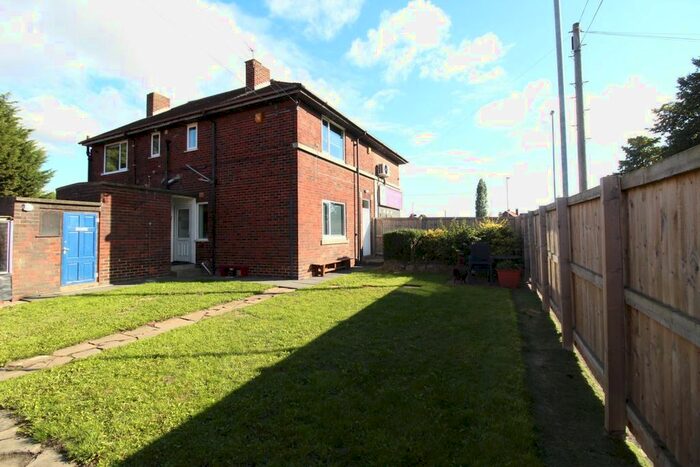 3 Bedroom Property To Rent In Leeds Road, Whitwood Mere, Castleford, WF10