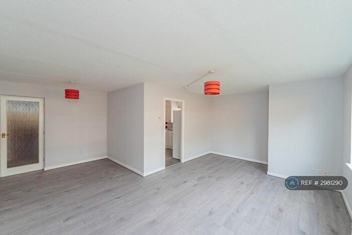 2 Bedroom Flat To Rent In Kenley Close, New Barnet, EN4