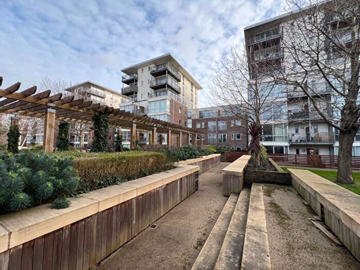 1 Bedroom Flat To Rent In Cross Street, Portsmouth, Hampshire, PO1