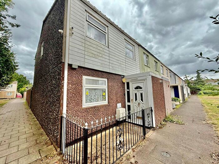 3 Bedroom Property To Rent In Mayflower Close, South Ockendon, RM15