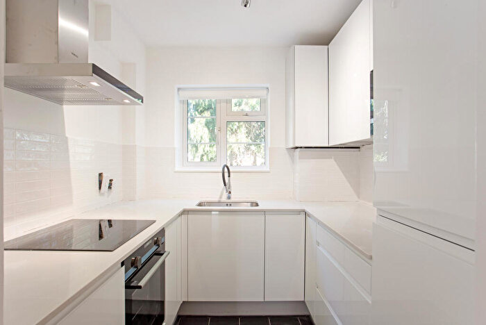 2 Bedroom Maisonette To Rent In Arlington Lodge, Monument Hill, Weybridge, KT13