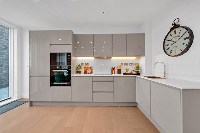 2 Bedroom Flat For Sale In Flat Bookbinder Point, Acton, W3
