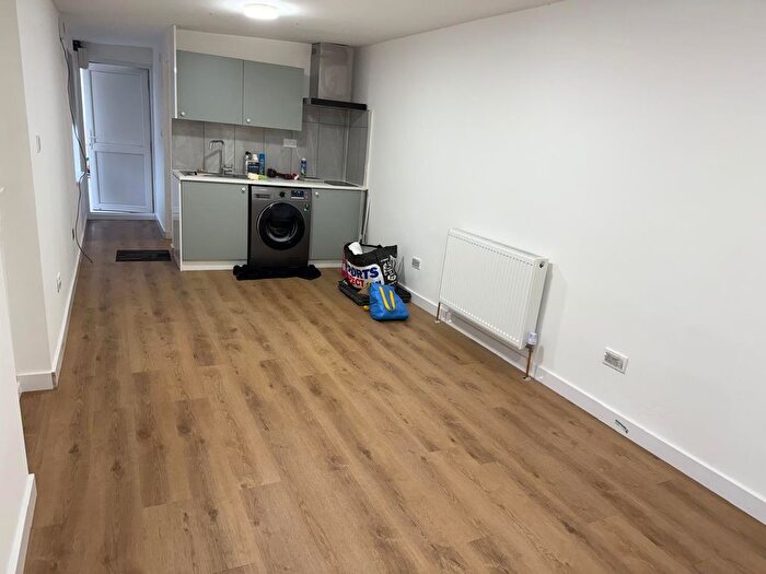 Studio To Rent In Rainham Road, Rainham, RM13