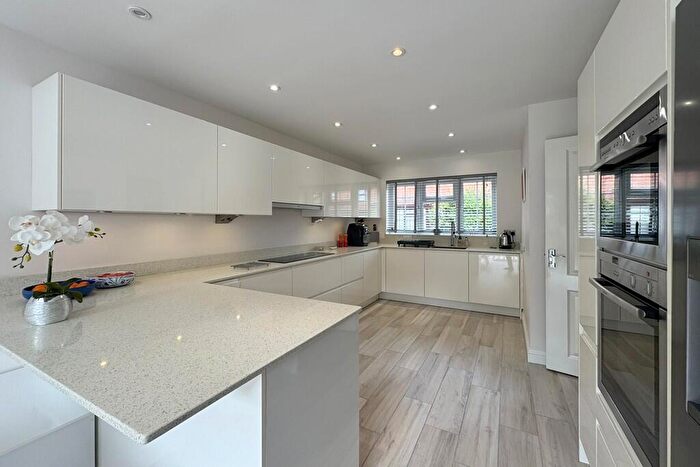 4 Bedroom Detached House For Sale In Clarendon Park, Lymington, Hampshire, SO41