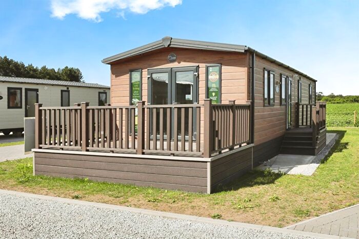 2 Bedroom Mobile/park Home For Sale In Thorne Road, Austerfield, Doncaster, DN10