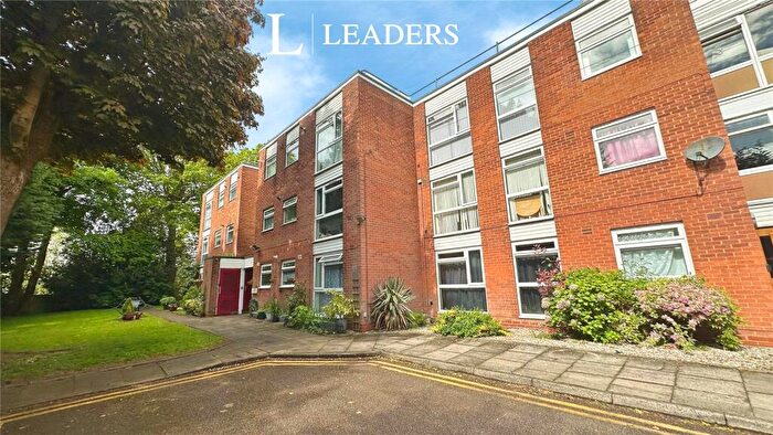 2 Bedroom Apartment For Sale In Harden Court, Bristol Road South, B31