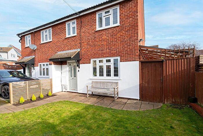 3 Bedroom Semi Detached House For Sale In Connaught Way, Billericay, CM12
